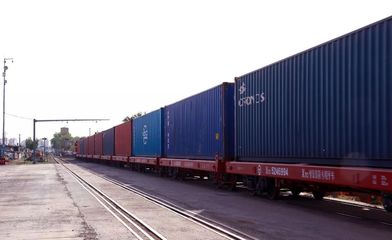 這是一趟神奇的列車,滿載大量的進出口產品&hellip;