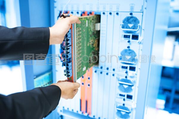 數(shù)據中心機房網絡開關（交換機）安裝與維護指南